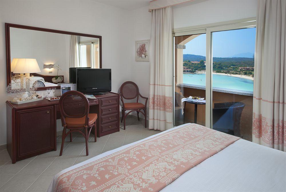 Gabbiano Azzurro Hotel & Suites Golfo Aranci Exterior photo