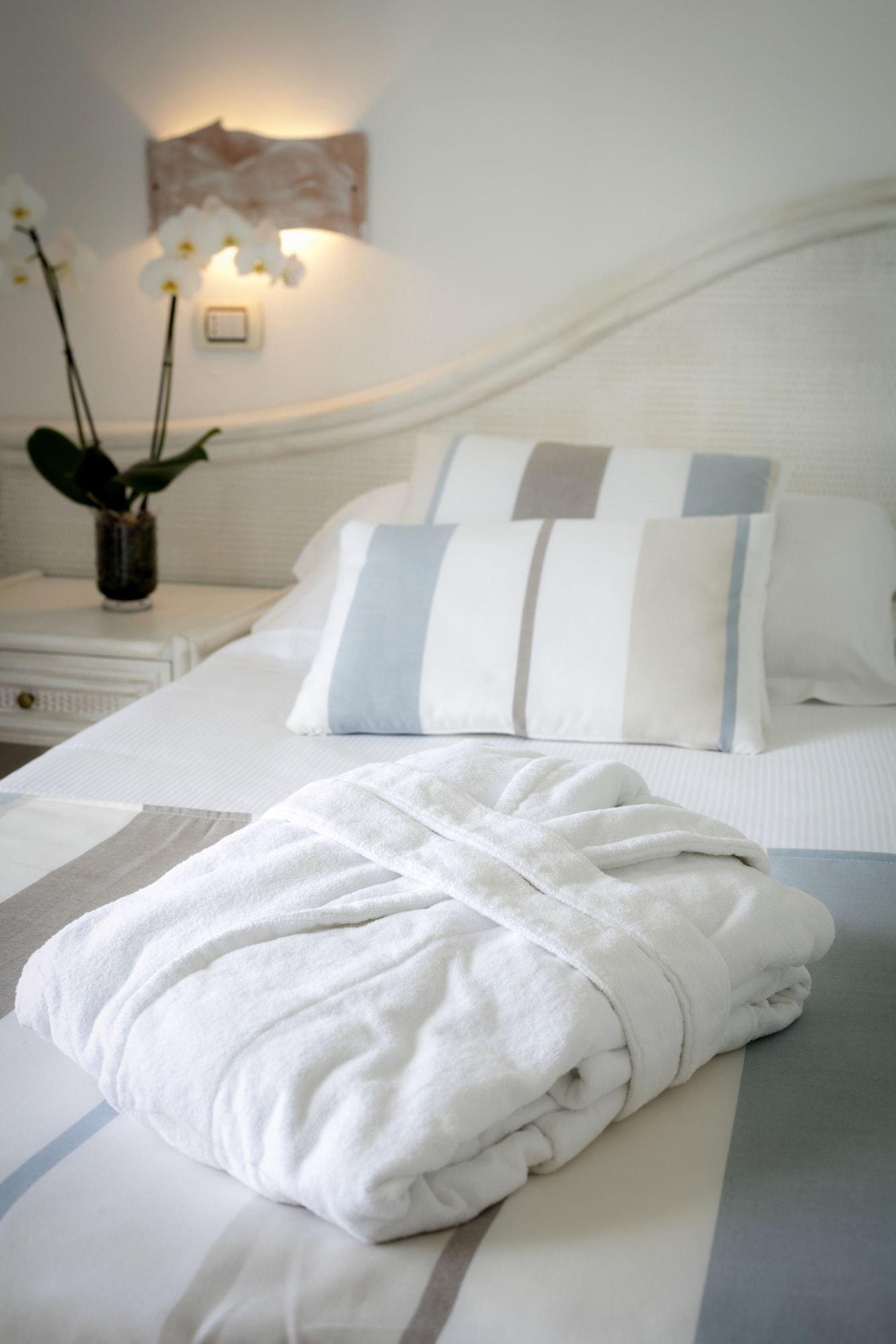Gabbiano Azzurro Hotel & Suites Golfo Aranci Exterior photo