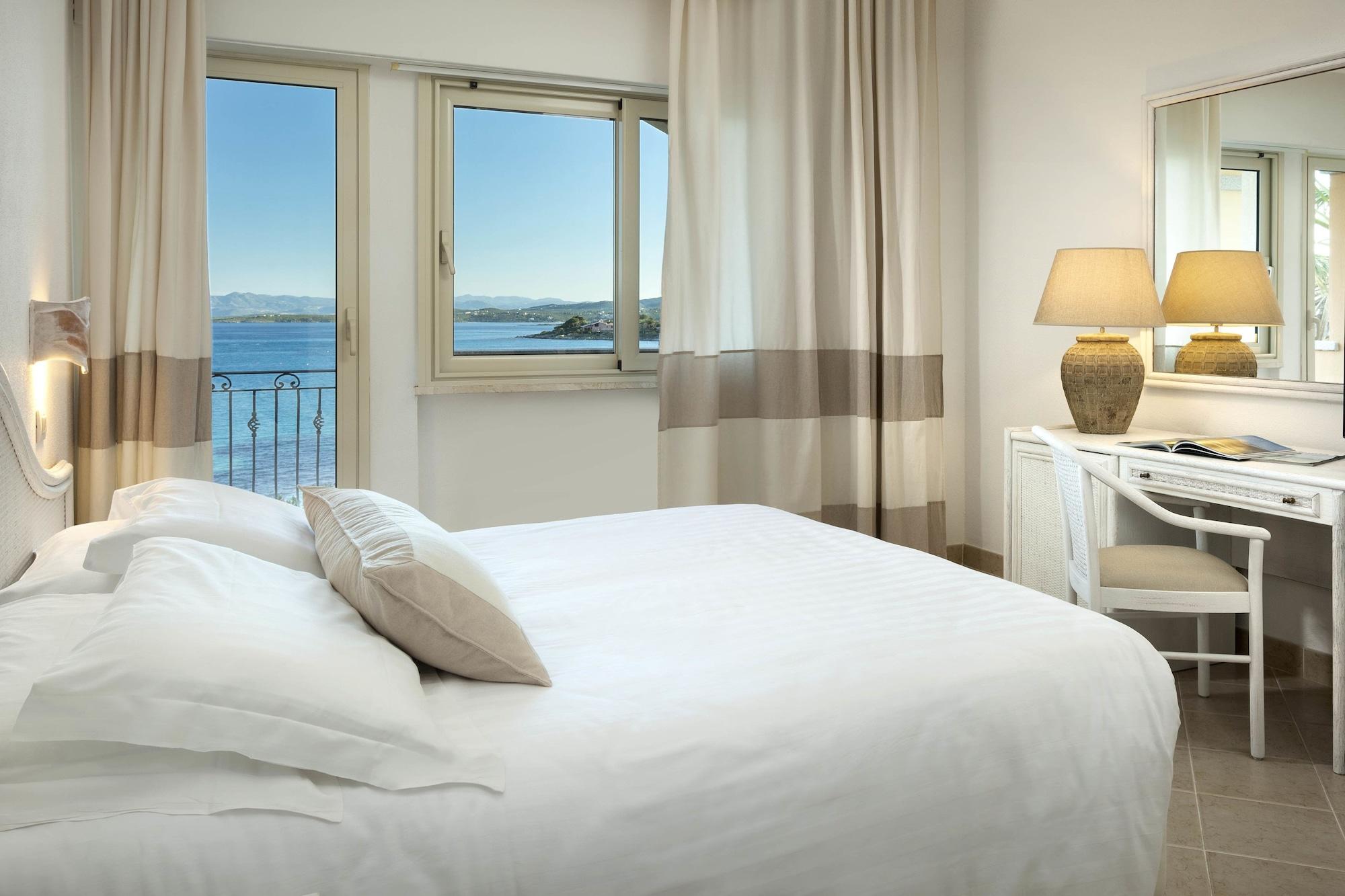 Gabbiano Azzurro Hotel & Suites Golfo Aranci Exterior photo