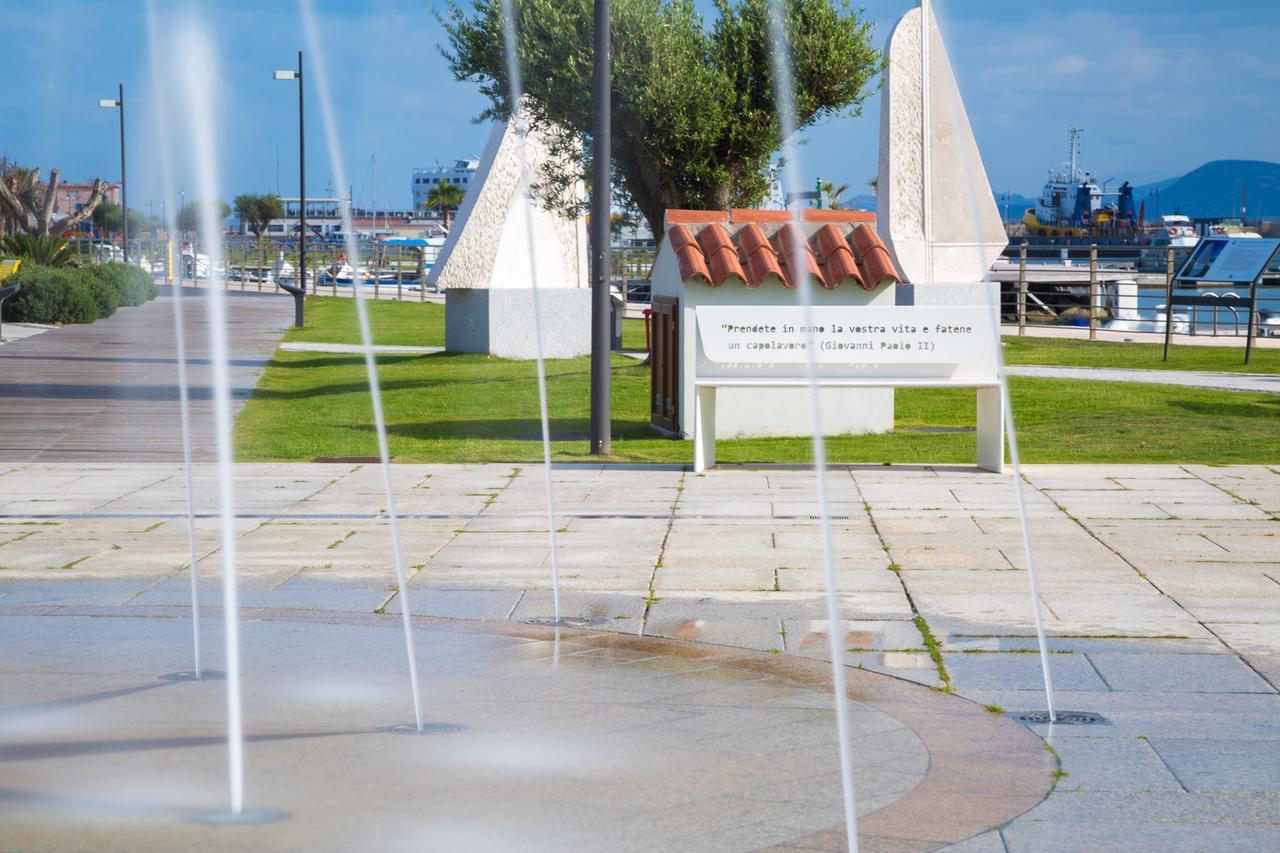 Gabbiano Azzurro Hotel & Suites Golfo Aranci Exterior photo