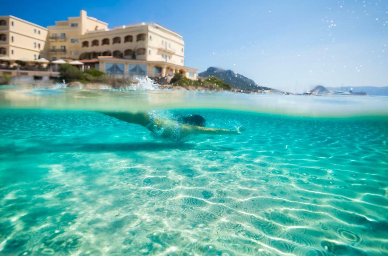 Gabbiano Azzurro Hotel & Suites Golfo Aranci Exterior photo